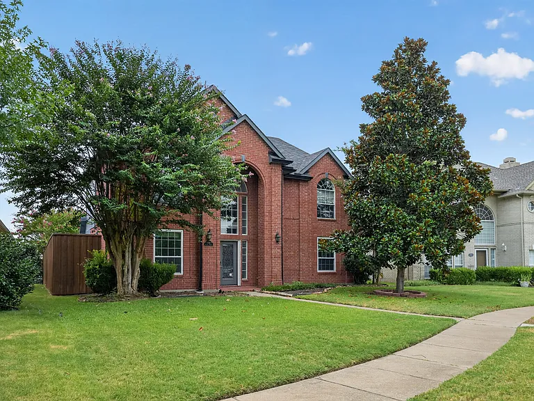 5900 Atlanta Dr — Photo 2