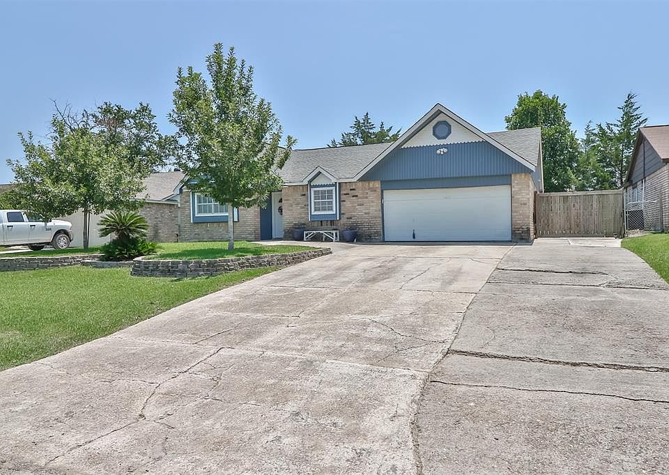 1st image of 13375 Lake Breeze Ln