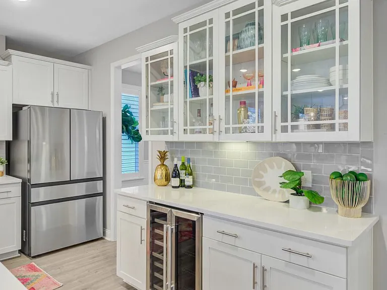 176 Midtown Ave — Photo 9