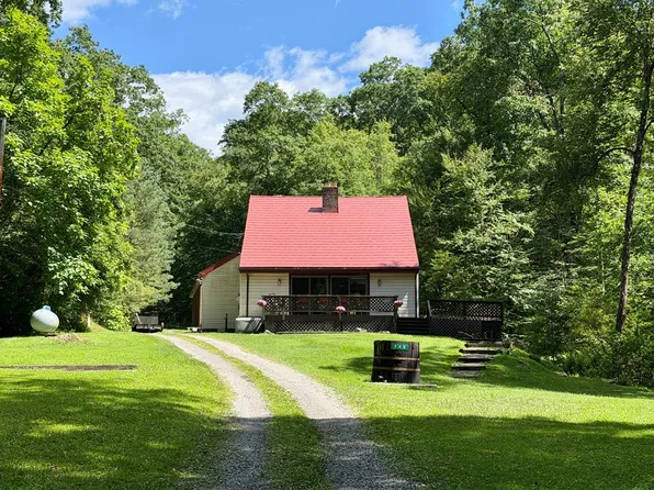 948 Henrys Bend Rd, Oil City, PA 16301