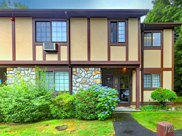 124 Foxwood Close #124, Milford, CT 06461