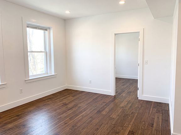 5th image of 833 Whalley Ave APT 12