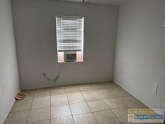 4th image of 608 N Mesquite St