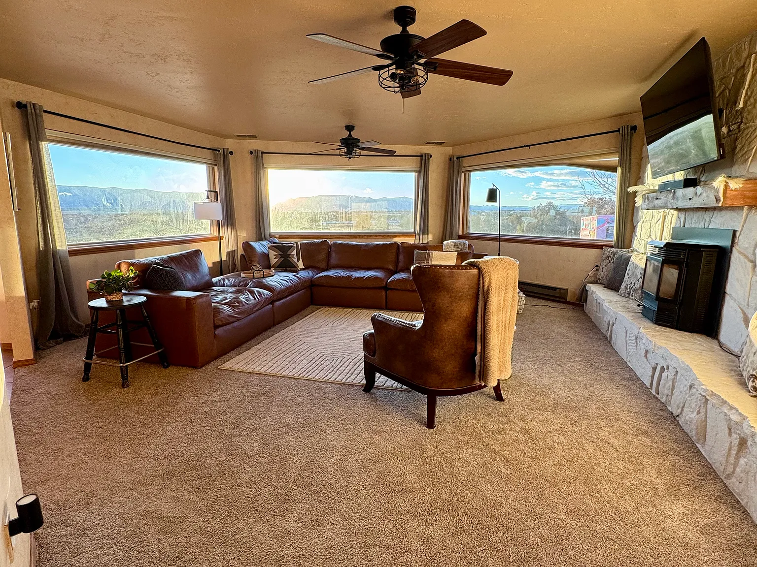 5 bed, 3.5 bath, 3600 sqft, $3,495 — Photo 4
