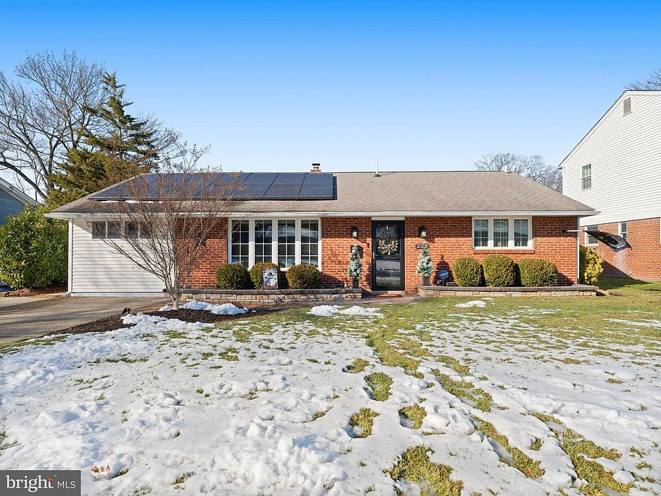 1st image of 222 Bradley Ave