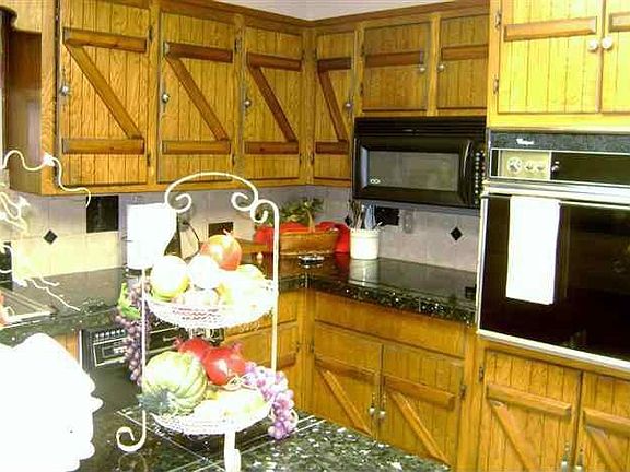 2nd image of 1751 Harper Ln
