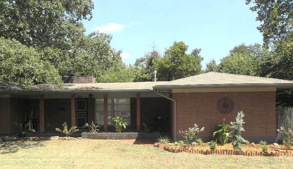 2nd image of 824 East Dr