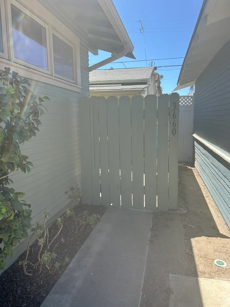 3660 Grim Ave — Photo 2