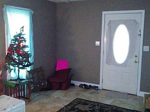 5th image of 1031 Albany St