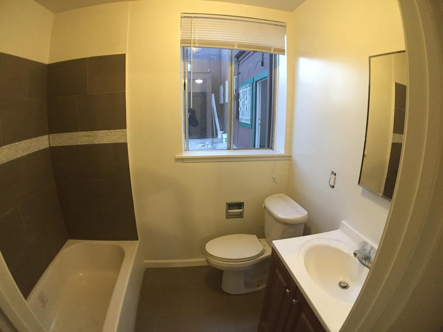 3 bed, 900 sqft, $2,999 — Photo 3