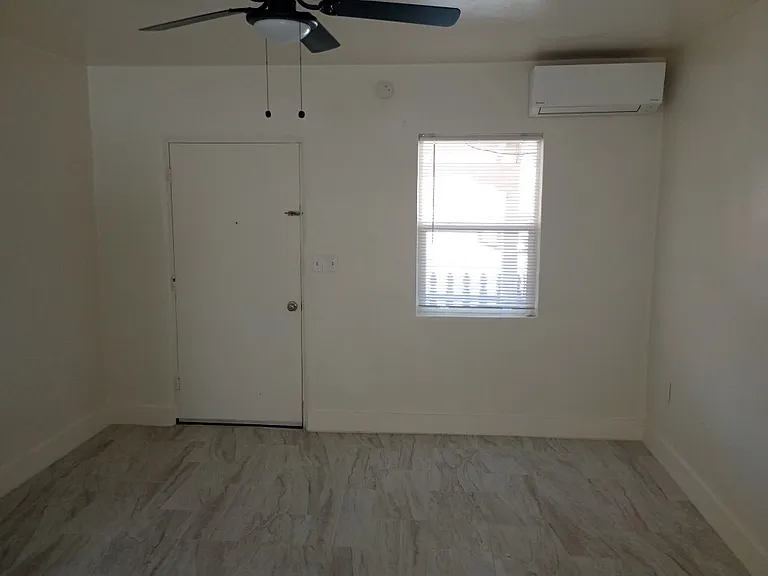 301 N Sunshine Blvd #4 — Photo 3