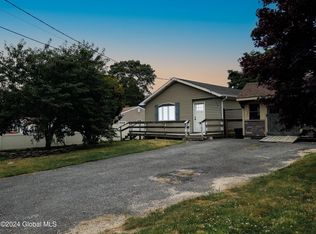 37 Loughlin Dr, Shirley, NY 11967