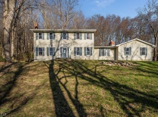 22 Tamarack Rd, Belvidere, NJ 07823