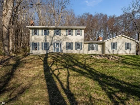 22 Tamarack Rd, White Twp., NJ 07823