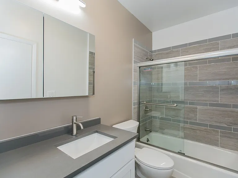 2526-44 N Clark St — Photo 10