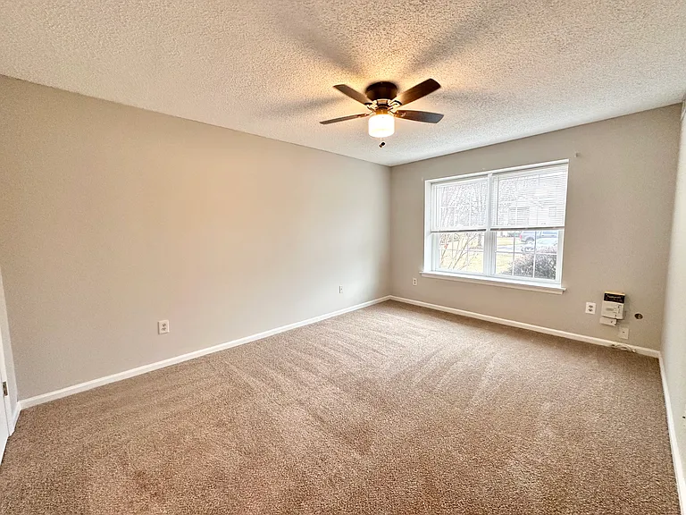 16012 Clark Ct — Photo 8