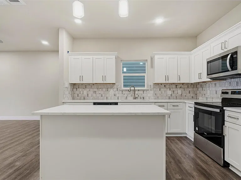 8025 Virgil St — Photo 6
