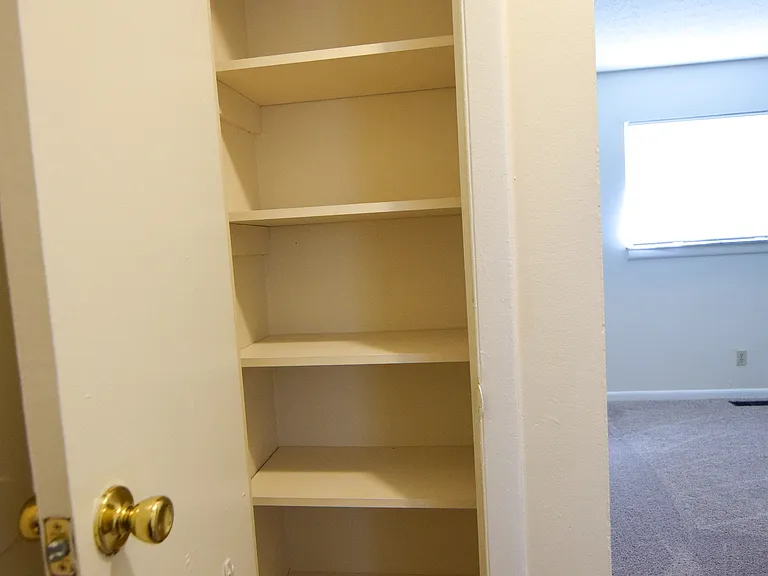 1271 Summit St #1 — Photo 7