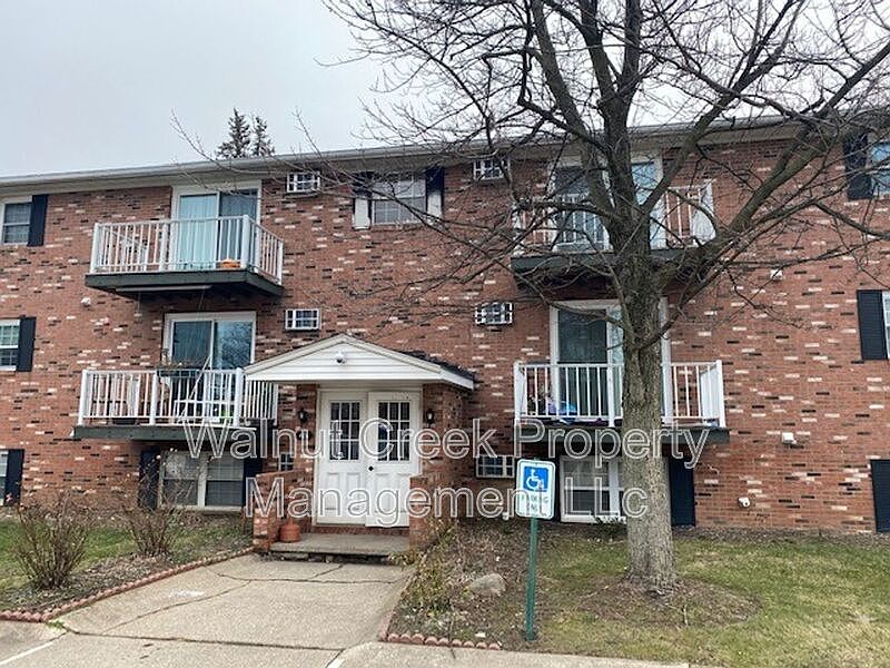 1st image of 115 Fox Hill Ln APT B1