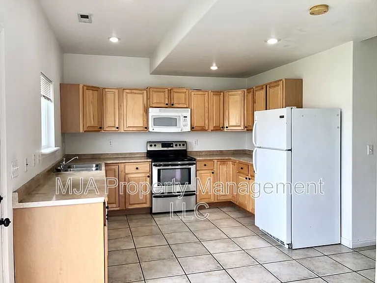 2574 W Robin Rd #2576 — Photo 6