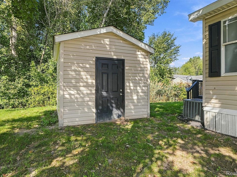 28034 Charlemagne St, photo 26