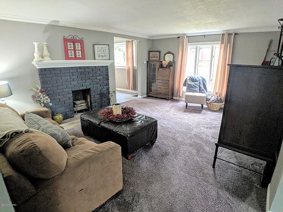 5th image of 122 Lacey Ave