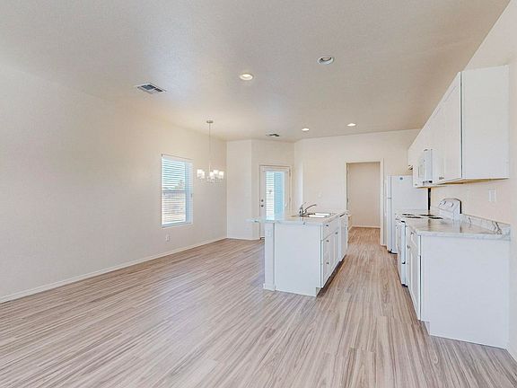 3rd image of 614 Camino Eric