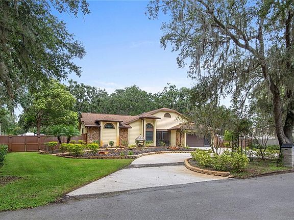 3rd image of 2717 Orchid Ln