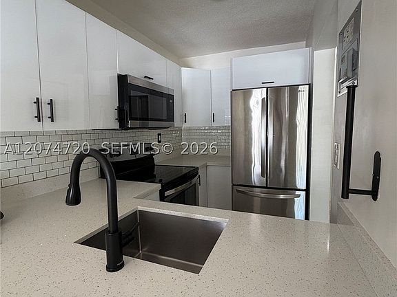 5th image of 755 SW 6th St APT 6