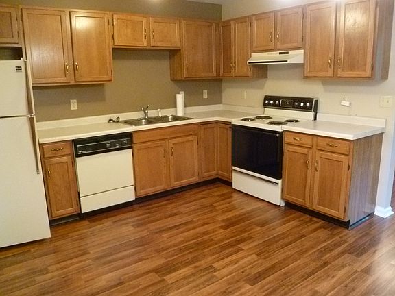 5th image of 806 Valerie Ln