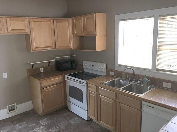 3rd image of 602 N Vermont St