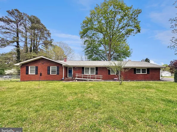 8221 Hickory Dr, King George, VA 22485