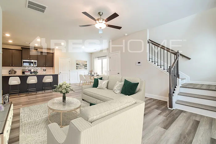 3 bed, 2.5 bath, 1849 sqft, $2,245 — Photo 4
