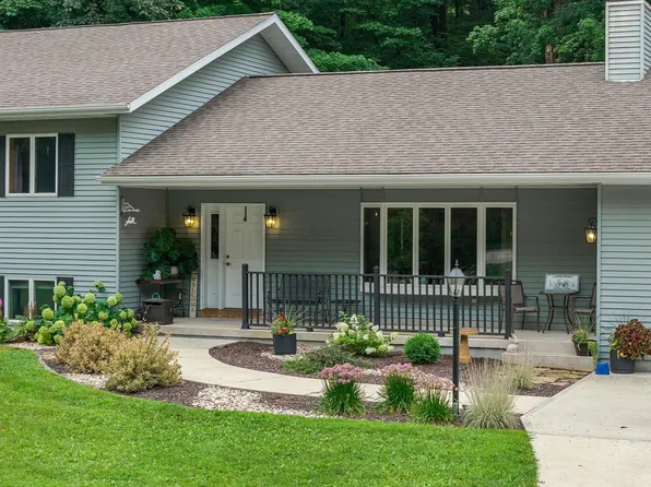 S2480 Meadowview Rd, Reedsburg, WI 53959
