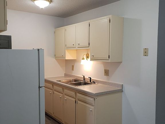2nd image of 611 11th St NE #20