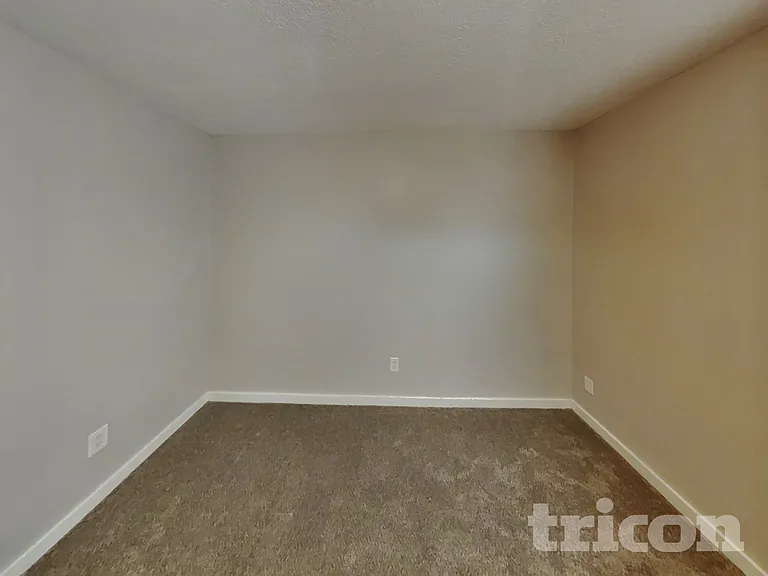 1016 Deerpass Dr — Photo 12