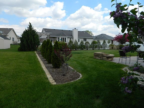 3rd image of 528 Highpoint Cir N