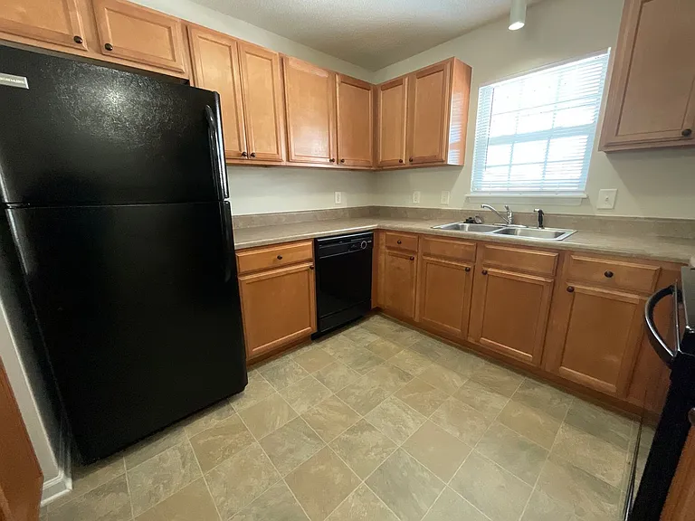 Meridian Park Apartments — Photo 118