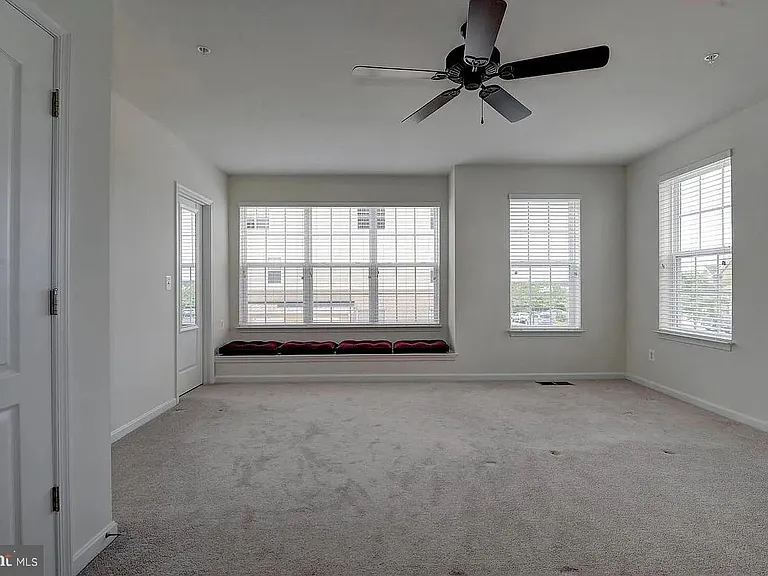 42541 Highgate Ter — Photo 6