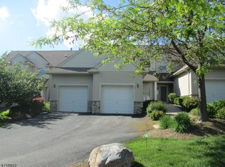 17 Beardslee Cir, Hamburg, NJ 07419