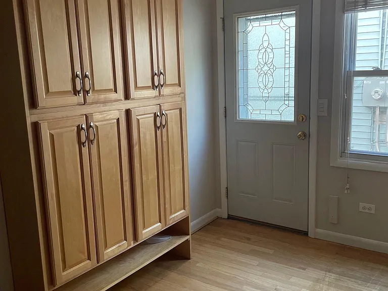 915 Hamlin St — Photo 5