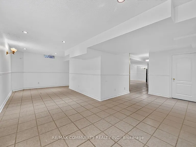 29 River Forest St W — Photo 47