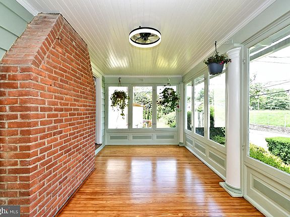 3rd image of 310 Greenwood Ave