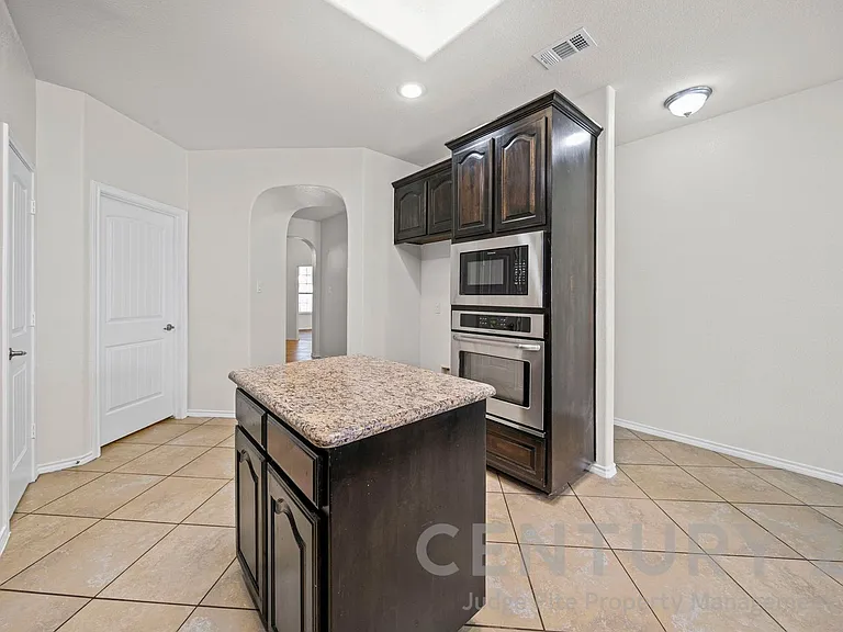 1205 Crest Ridge Dr — Photo 7