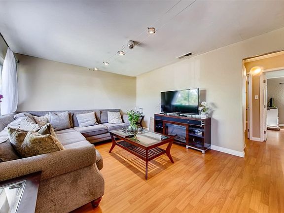 2nd image of 128 Las Flores Dr
