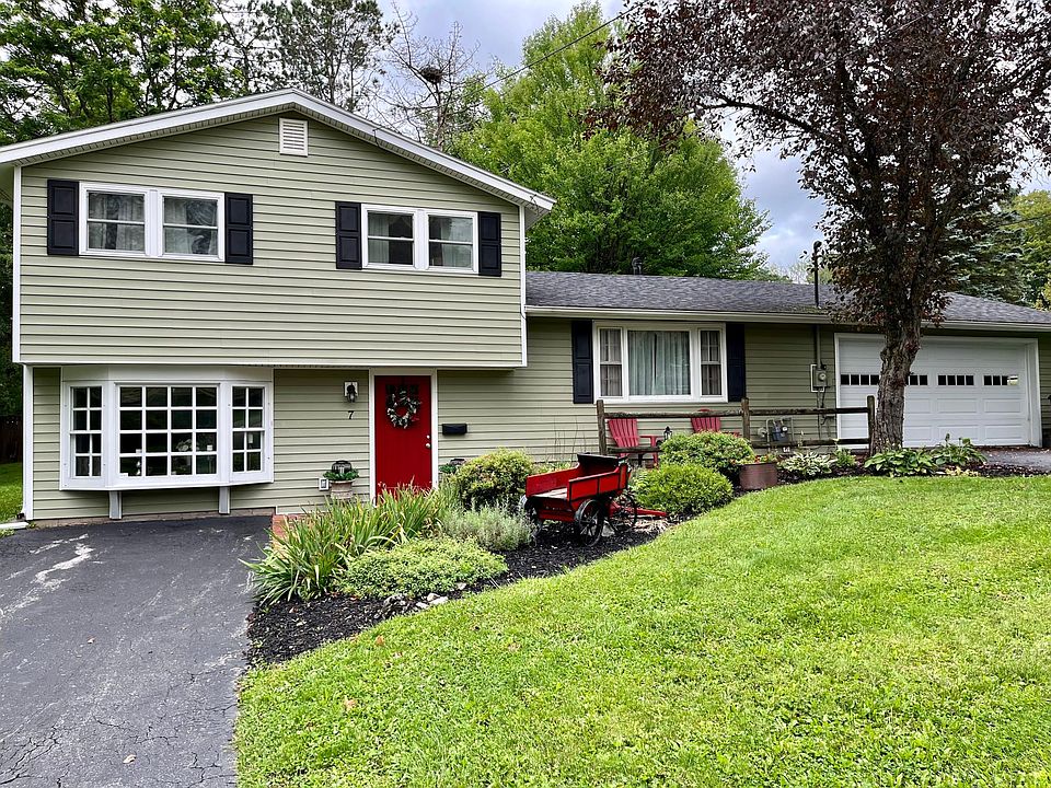 1st image of 7 Evergreen Ln