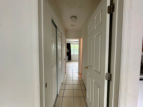 3rd image of 3100 NE 9th St APT 1