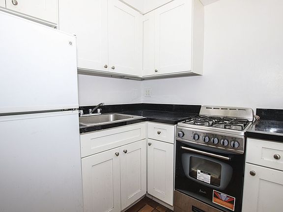 5th image of 9 E 32nd St APT 9D