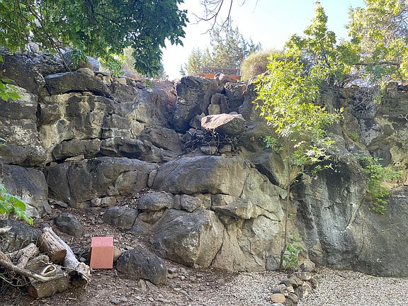 4th image of 571 S Cottonwood Dr