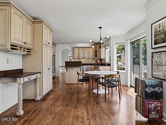 4th image of 56 Meghan Blvd